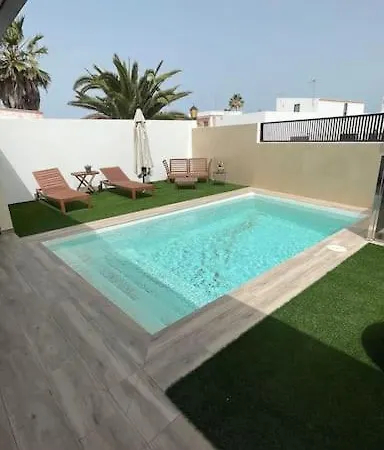Toro Villa Corralejo